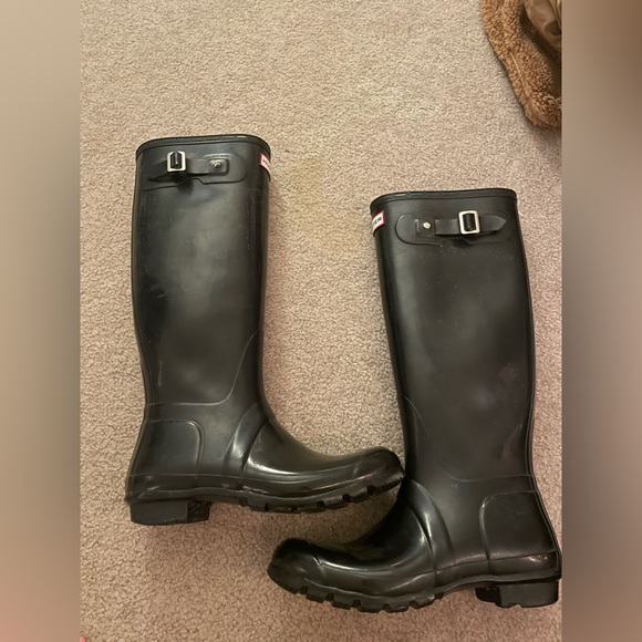 Shiny Black Hunter Boots - Picture 2 of 3